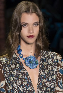 Anna Sui - bahar 2016 yaz koleksiyonu