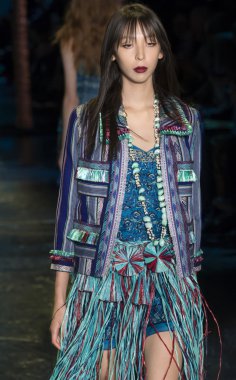 Anna Sui - bahar 2016 yaz koleksiyonu