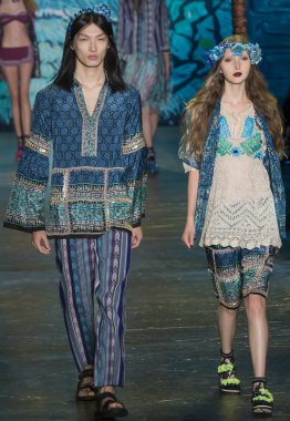 Anna Sui - bahar 2016 yaz koleksiyonu