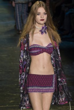 Anna Sui - bahar 2016 yaz koleksiyonu