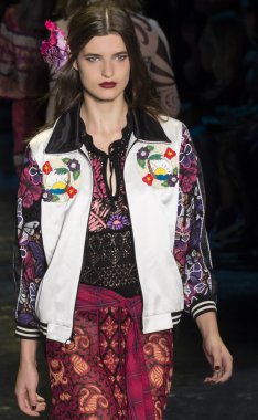 Anna Sui - bahar 2016 yaz koleksiyonu