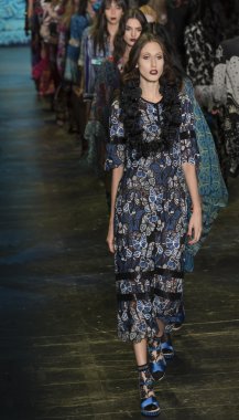 Anna Sui - bahar 2016 yaz koleksiyonu