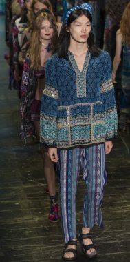 Anna Sui - bahar 2016 yaz koleksiyonu