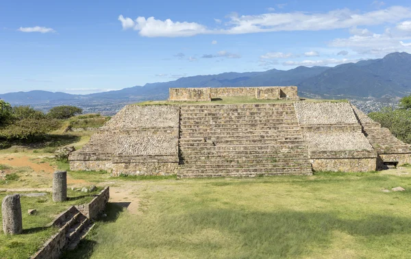 Sitio arqueológico de Monte Alban, Oaxaca, México — Foto de Stock