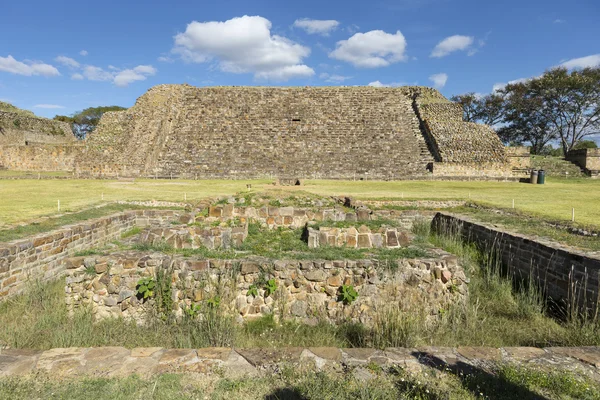 Sitio arqueológico de Monte Alban, Oaxaca, México — Foto de Stock