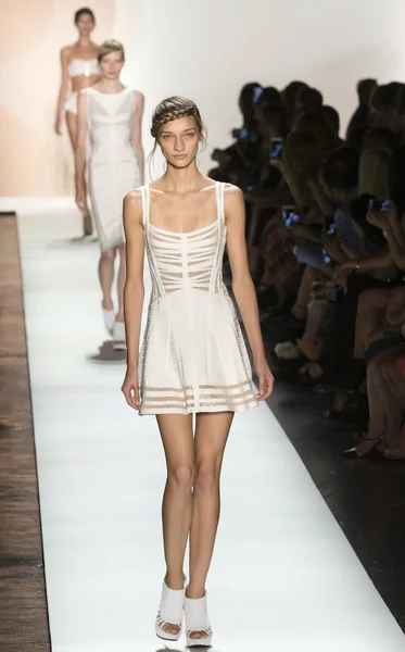 Herve Leger - Spring 2016 Collection — Stock Photo, Image