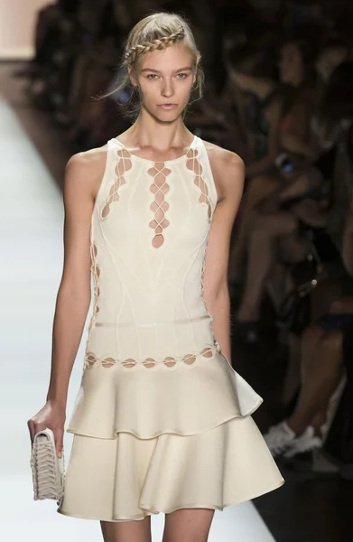 Herve Leger - Spring 2016 Collection — 图库照片