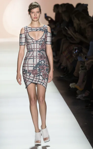 Herve leger - Kollektion Frühjahr 2016 — Stockfoto