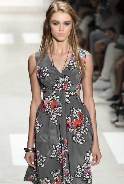 Nicole Miller - Spring 2016 Collection — Stock Photo, Image