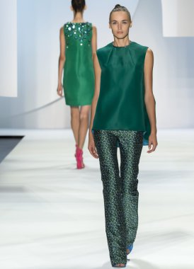 Monique Lhuillier - bahar 2016 koleksiyonu