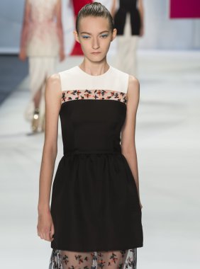 Monique Lhuillier - bahar 2016 koleksiyonu