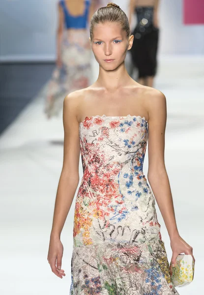 Monique Lhuillier - Spring 2016 Collection — Stock Photo, Image