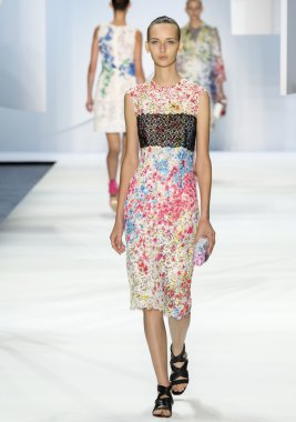 Monique Lhuillier - bahar 2016 koleksiyonu