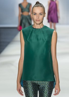 Monique Lhuillier - bahar 2016 koleksiyonu