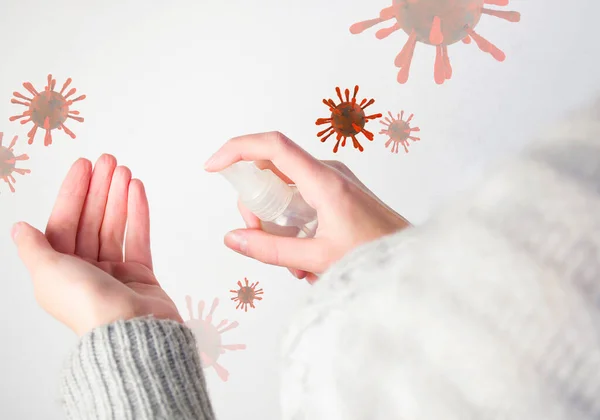 Kvinnan Torkar Händerna Med Ett Antiseptiskt Medel Virusskydd — Stockfoto