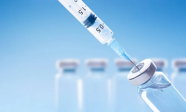 Injekční Lahvičku Vakcínou Injekční Stříkačkou Očkování Proti Různým Virům — Stock fotografie