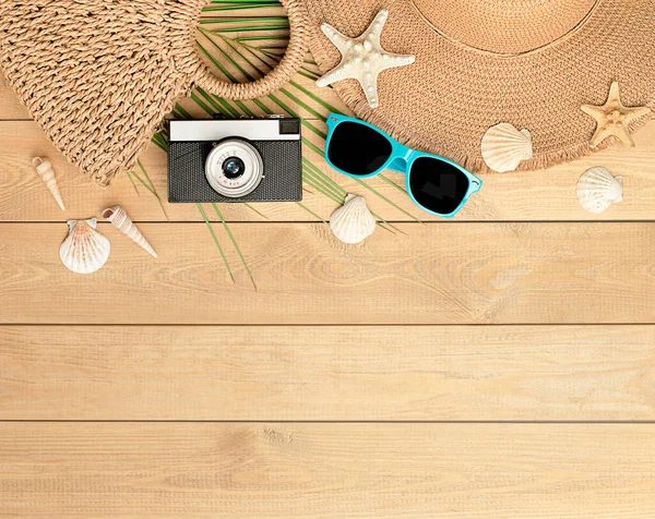 Пляжний Мішок Сонячний Капелюх Камера Сонцезахисні Окуляри Черепашки Дерев Яному — стокове фото