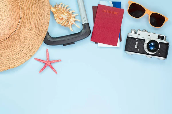 Sun Hat Suitcase Seshell Starfish Tickets Passport Glasses Camera Light — стоковое фото