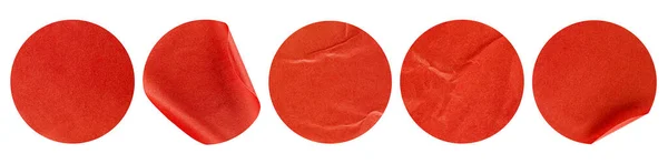 Cinco Pegatinas Redondas Rojas Sobre Fondo Blanco Aislado —  Fotos de Stock