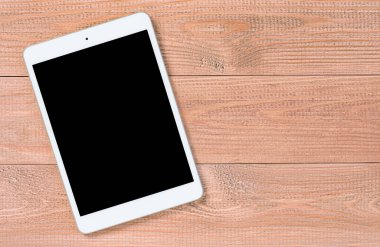 Tahta arkaplanda kopyalama alanı olan dijital tablet