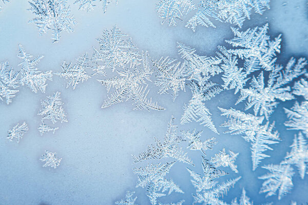 Зимние узоры на окне