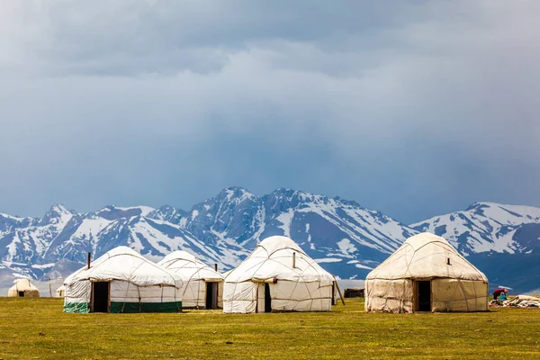 Сун Куль Высокогорное Озеро Горах Тянь Шань Кыргызстана — стоковое фото