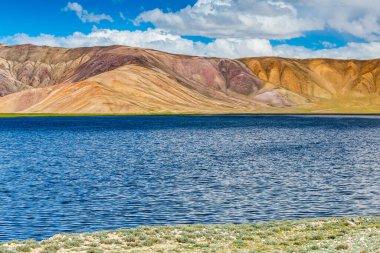 Tacikistan 'da Pamir' de Bulunkul Gölü 'nün güzel manzarası