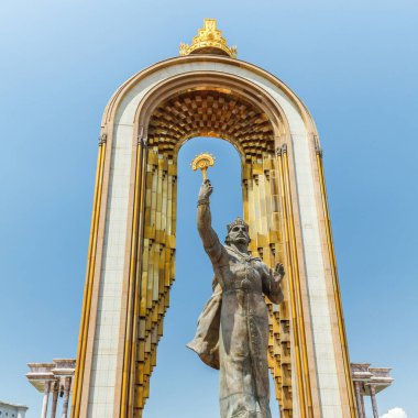 DUSHANBE, TAJIKISTAN - CIRCA HAZİRAN 2017: Dushanbe 'nin merkezinde Ismoil Somoni Heykeli Haziran 2017' de Dushanbe 'de.