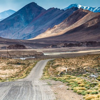 Tacikistan 'daki Pamir Otoyolu' nun güzel manzarası.