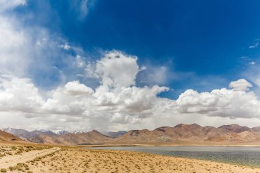 Tacikistan, Pamir 'deki Rangkul Gölü' nün güzel manzarası