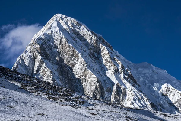 Kala Patthar Nepal Circa 2013年10月 Kala PattharからのPumoriの見解2013年10月頃Kala Pattharで — ストック写真