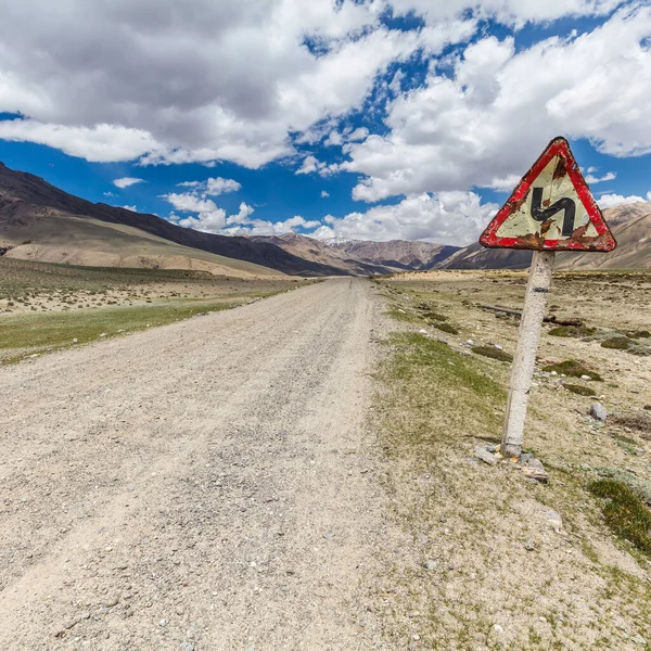 Όμορφη Θέα Του Pamir Και Του Δρόμου Κατά Μήκος Του — Φωτογραφία Αρχείου