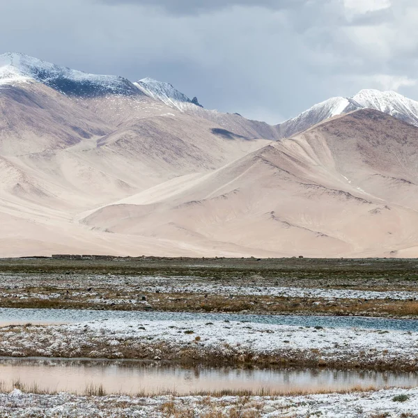 Όμορφη Θέα Της Λίμνης Karakul Στο Pamir Στο Τατζικιστάν — Φωτογραφία Αρχείου