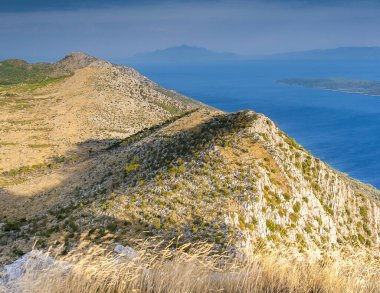 Sveti Nikola 'nın tepesinden Hvar adasının en yüksek manzarası.