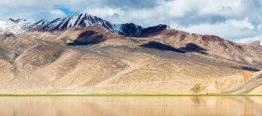 Tacikistan 'da Pamir' de Bulunkul Gölü 'nün güzel manzarası