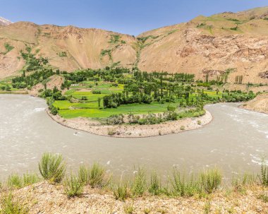 Wachan Koridoru boyunca Pamir, Afganistan ve Panj Nehri 'nin güzel manzarası
