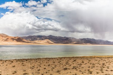Tacikistan, Pamir 'deki Rangkul Gölü' nün güzel manzarası