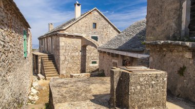 Humac, insanların yüzyıllardır yaşadığı çok eski bir köydür..