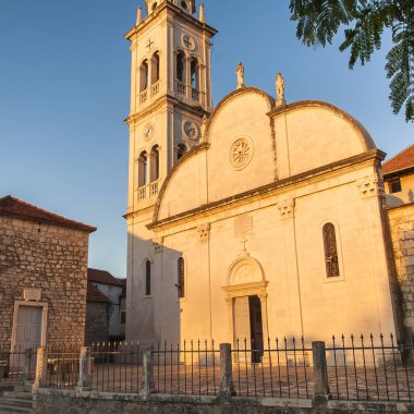 Hırvatistan 'ın Hvar adasındaki Jelsa' daki Sağlıklı Hanımımız Kilisesi.