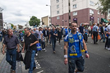 LONDON, ENGLAND - CIRCA EPTEMBER 2014: Chelsea taraftarları Eylül 2014 'te Londra' da oynanan maçtan sonra.