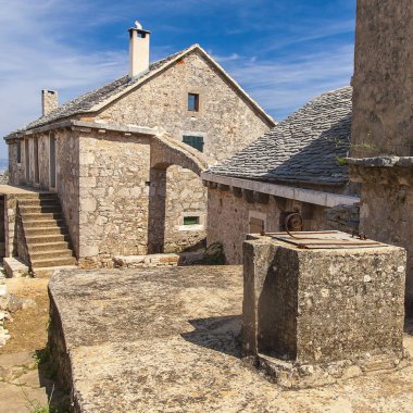 Humac, insanların yüzyıllardır yaşadığı çok eski bir köydür..