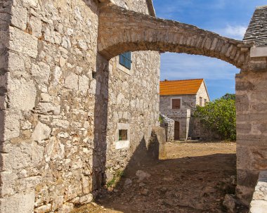 Humac, insanların yüzyıllardır yaşadığı çok eski bir köydür..