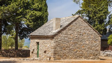 Humac, insanların yüzyıllardır yaşadığı çok eski bir köydür..