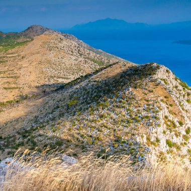 Sveti Nikola 'nın tepesinden Hvar adasının en yüksek manzarası.