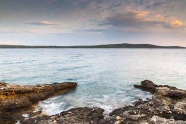 Hırvatistan 'ın Hvar adasında Zavala' dan güzel manzara.