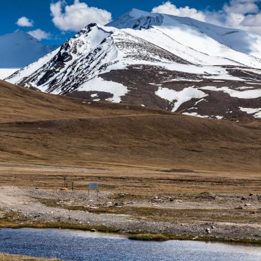 Kırgızistan 'ın Issyk Kul Bölgesinde Barskoon (Arabel) Syrts
