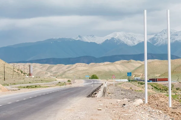 Naryn Kyrgyzstan Circa 2017年6月 2017年6月頃のナリンの街と街の風景 — ストック写真