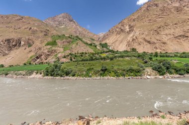 Wachan Koridoru boyunca Pamir, Afganistan ve Panj Nehri 'nin güzel manzarası
