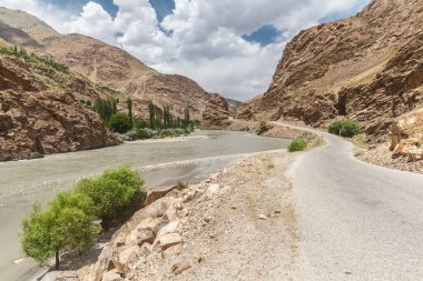 Wachan Koridoru boyunca Pamir, Afganistan ve Panj Nehri 'nin güzel manzarası