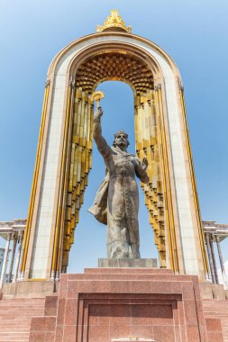 DUSHANBE, TAJIKISTAN - CIRCA HAZİRAN 2017: Dushanbe 'nin merkezinde Ismoil Somoni Heykeli Haziran 2017' de Dushanbe 'de.